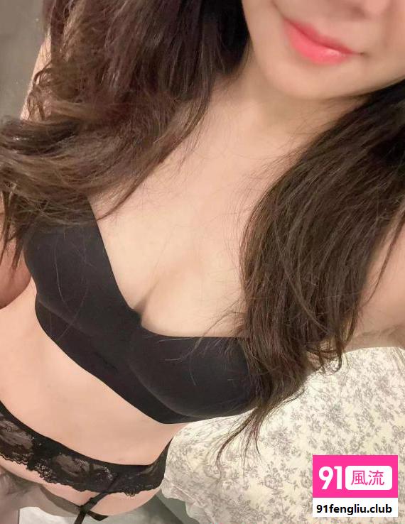 黑丝性感小少妇